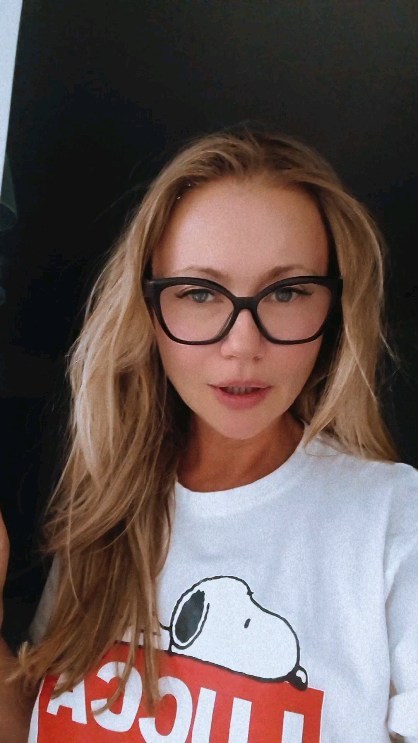 Одутловатое лицо, пропадающая шея: в Сети обсуждают реальные кадры неузнаваемой Марии Мироновой