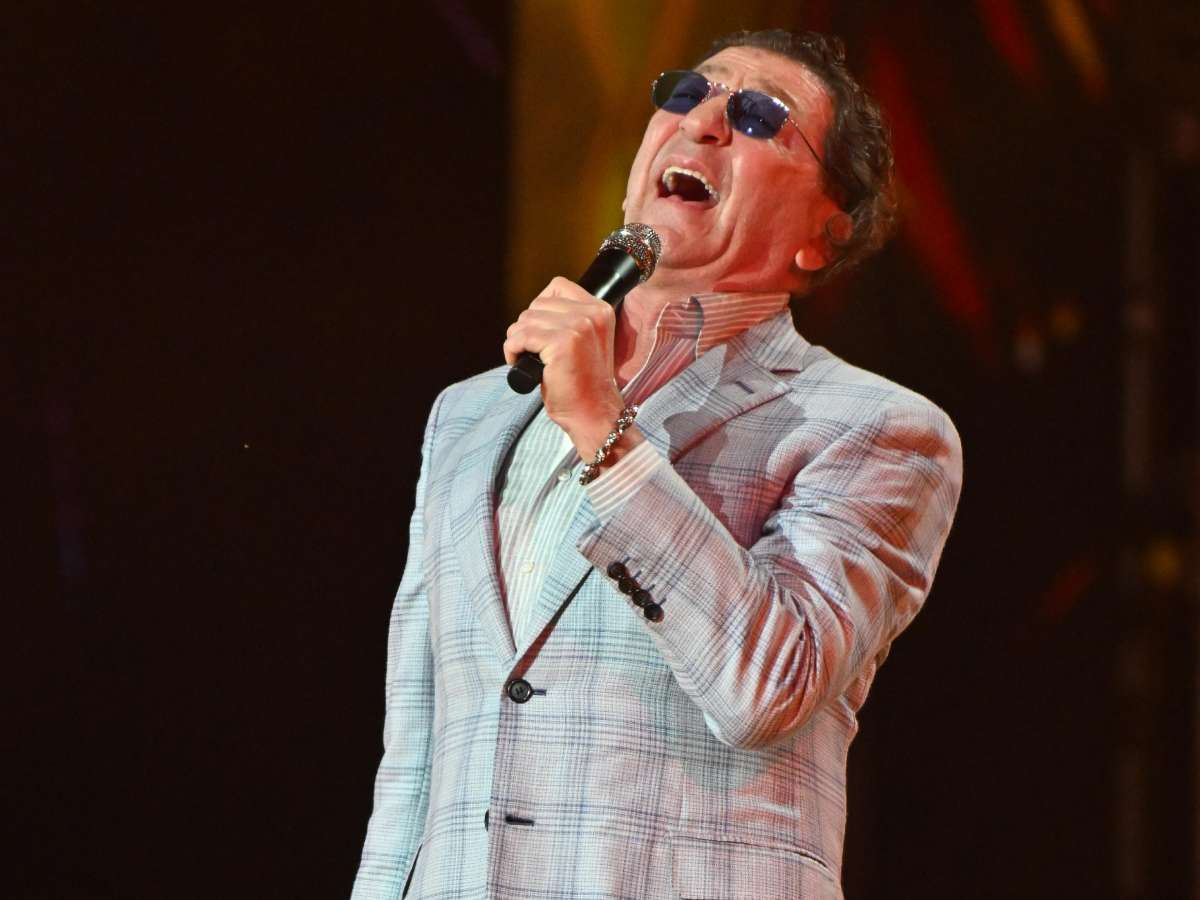 Переживший «серьезное отравление» Лепс требует минимум четыре литра элитного алкоголя на каждый концерт