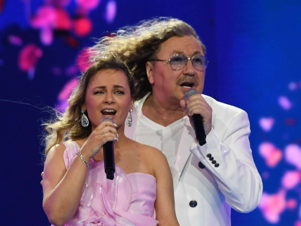 Праздничный торт и отсутствующий папа: дочери Игоря Николаева и Юлии Проскуряковой уже 10 лет