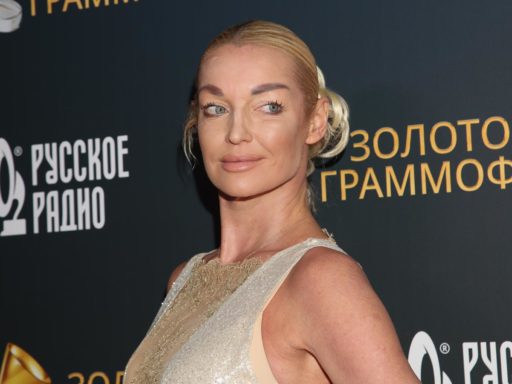 «Шикарные соски, но с остальным проблема!» Водонаева высмеяла Волочкову за серию «голых» фото