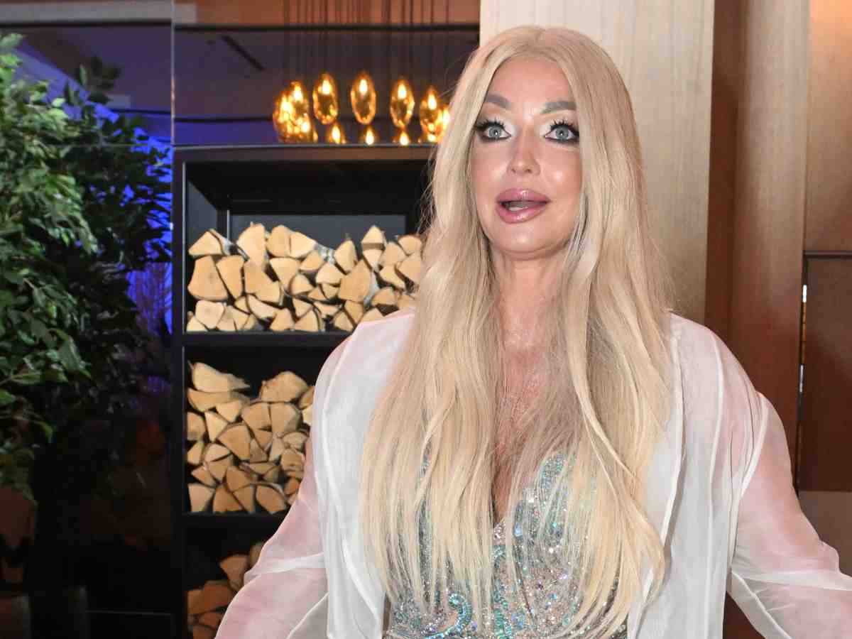 «Трех пальцев не хватает»: изуродованную руку Анастасии Волочковой показали крупным планом