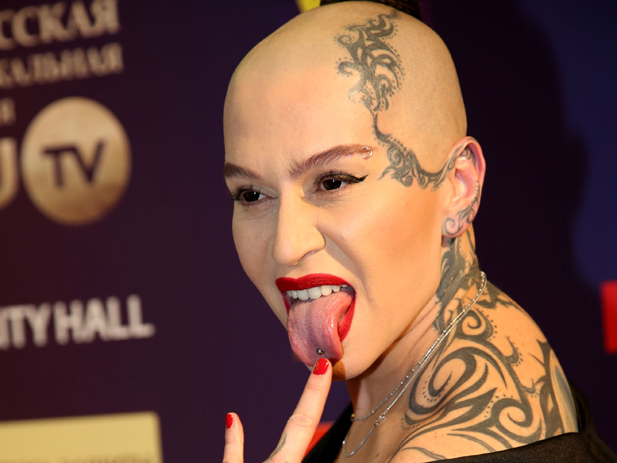 «У нее кукушка совсем улетела»: вот как сейчас живет выдворенная из России Наргиз Закирова