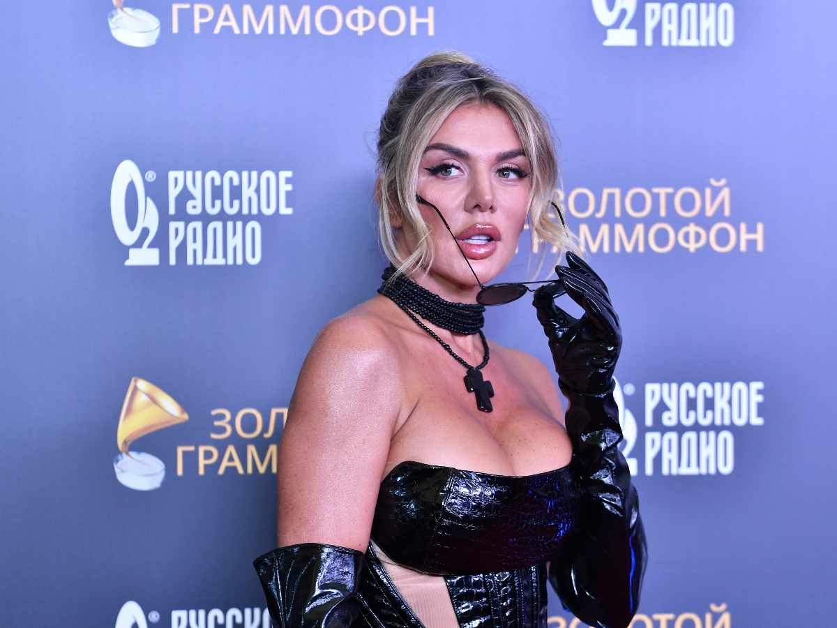 Загадочный ухажер, которого застали за нежностями с Анной Седоковой: «Мы давно знакомы!»