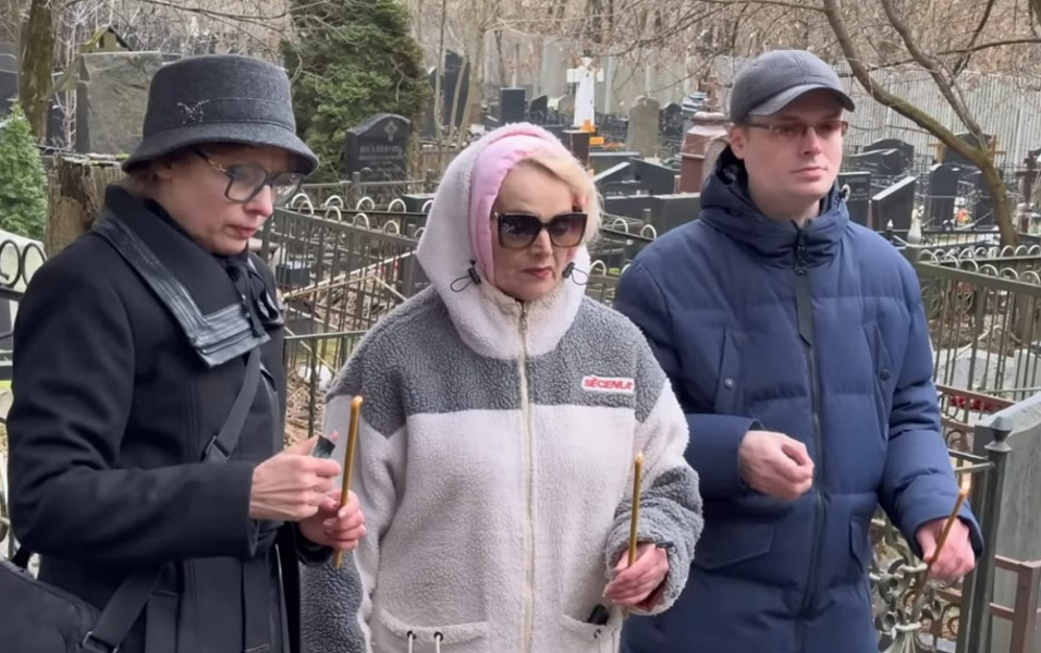  Племянница о бесчинствах на могиле Мордюковой: «Очень странно, что Миронов и Машков молчат»