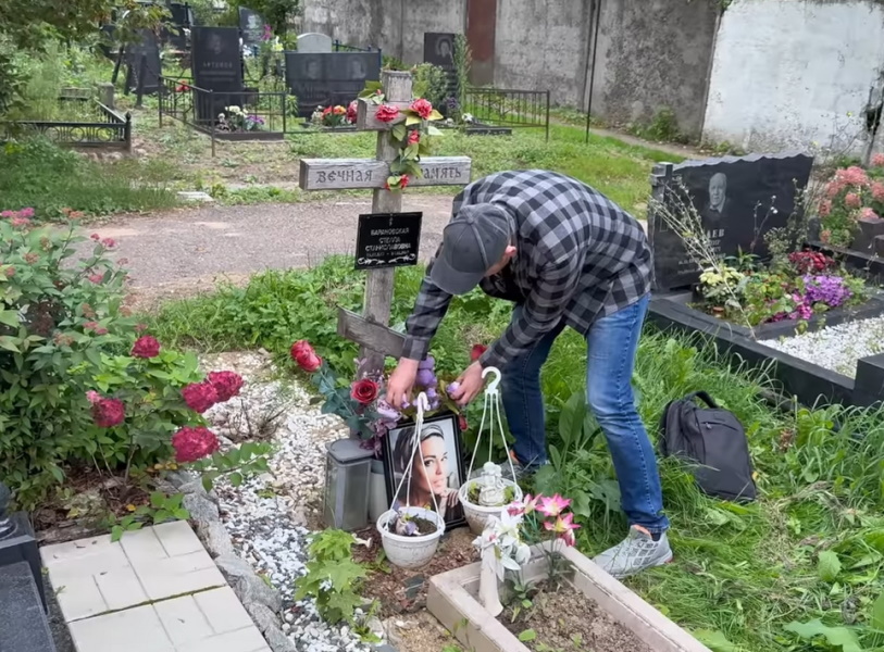 «Чехова и Гордон, где ваша совесть?»: вот как выглядит могила затравленной перед смертью Стеллы Барановской