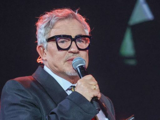 «Это особенность мужской одежды»: Дмитрий Дибров странно оправдался после скандала с расстегнутой ширинкой