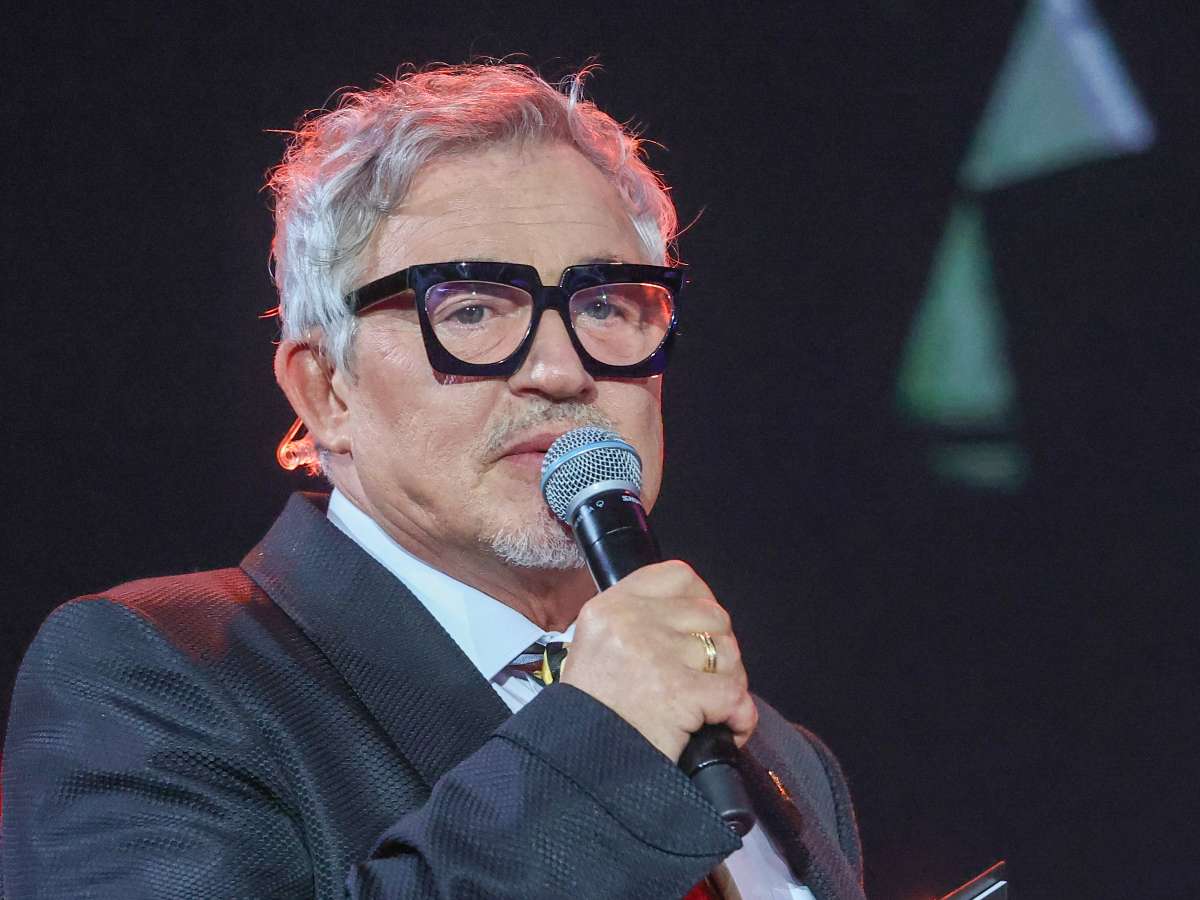 «Это особенность мужской одежды»: Дмитрий Дибров странно оправдался после скандала с расстегнутой ширинкой