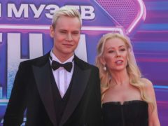 Жених и невеста в хаки, бородатые мужчины и скромные кольца: кадры бракосочетания SHAMANа и Мизулиной