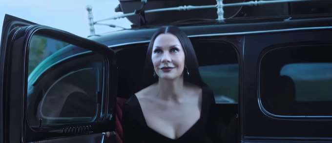 Кэтрин Зета-Джонс во втором сезоне «Уэнсдей»