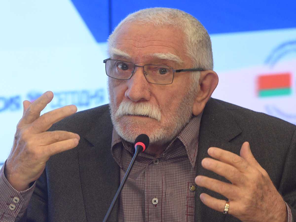 Обе вдовы и сын помирились по-тихому: как после смерти Армена Джигарханяна живут его близкие