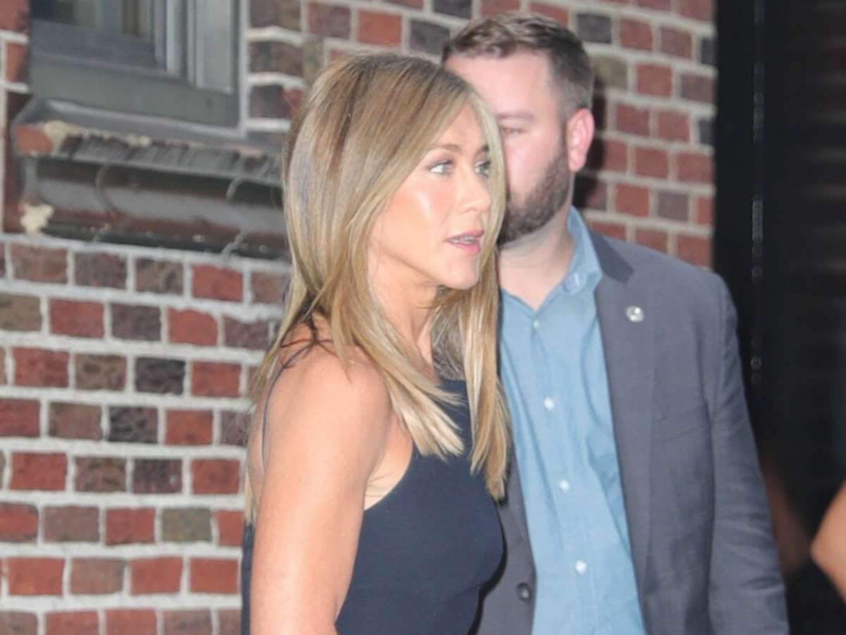 От Брэда Питта до лайф-коуча: вот с кем теперь официально встречается Дженнифер Энистон