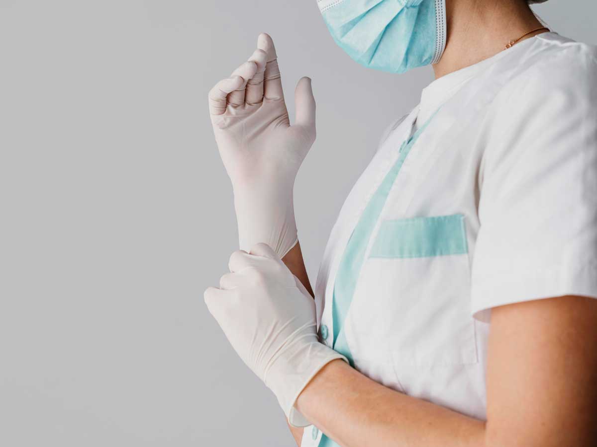 Почему профессия санитарки в 2026 году снова в тренде: востребованность, зарплаты и перспективы карьерного роста