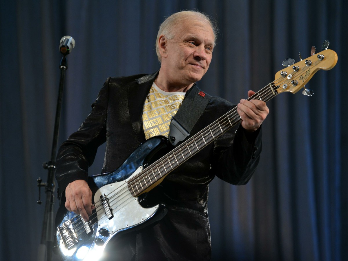 Солист «Поющих гитар» не устоял перед статной женой брата: вот что связывает Евгения Броневицкого и Эдиту Пьеху