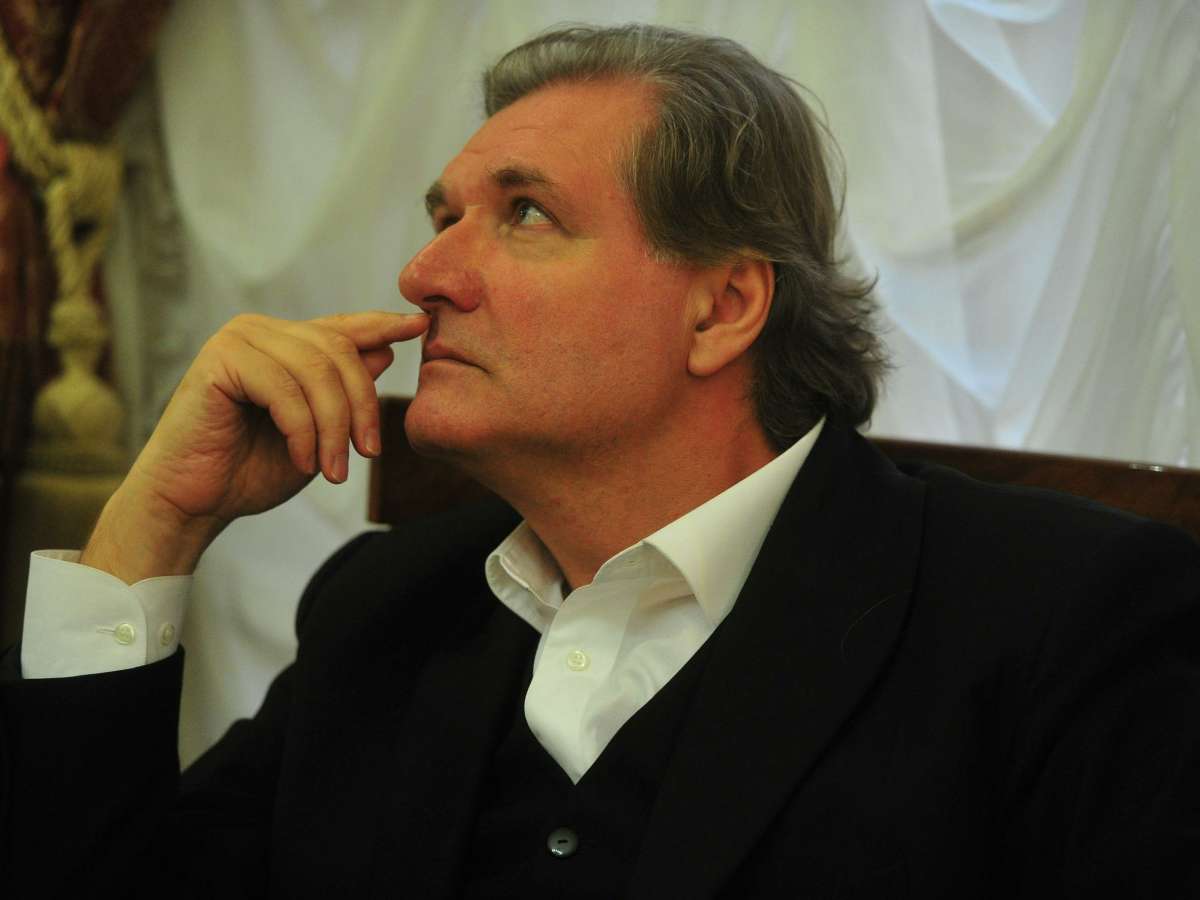 Тихие рыдания и скорбь звезд: как прошло прощание с Владимиром Симоновым