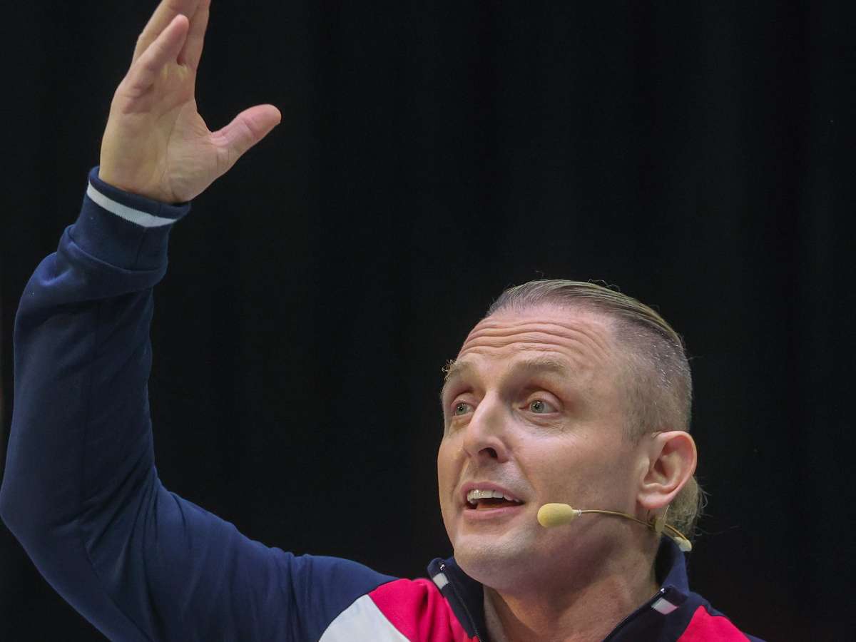 «В одной гримерке я с женой целуюсь, а в другой — т******ь с артисткой цирка»: какие еще детали вскрылись в истории с изменой Аскольда Запашного