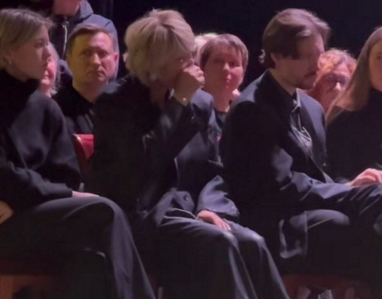  Белоснежный гроб и рыдающая Меньшова: как прошло прощание с Верой Алентовой