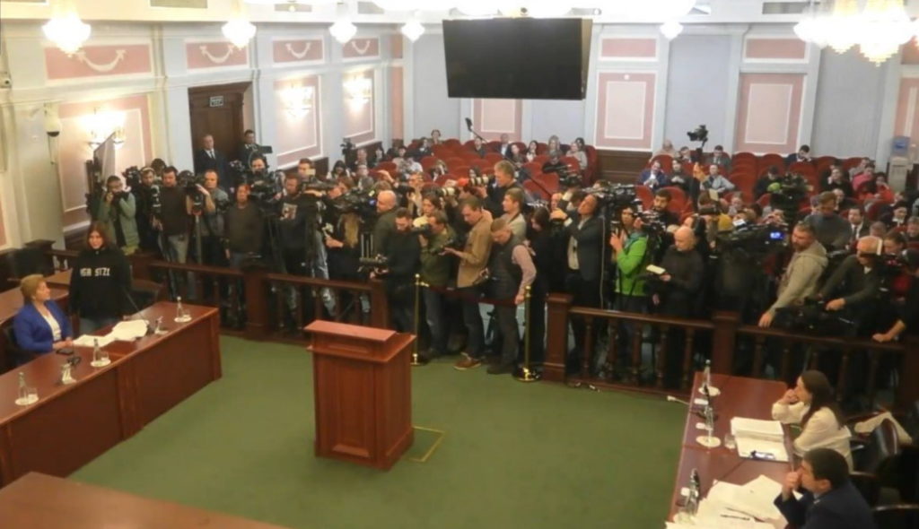 «Вранье на вранье»: открытое заседание по делу о квартире Долиной обернулось новым скандалом 