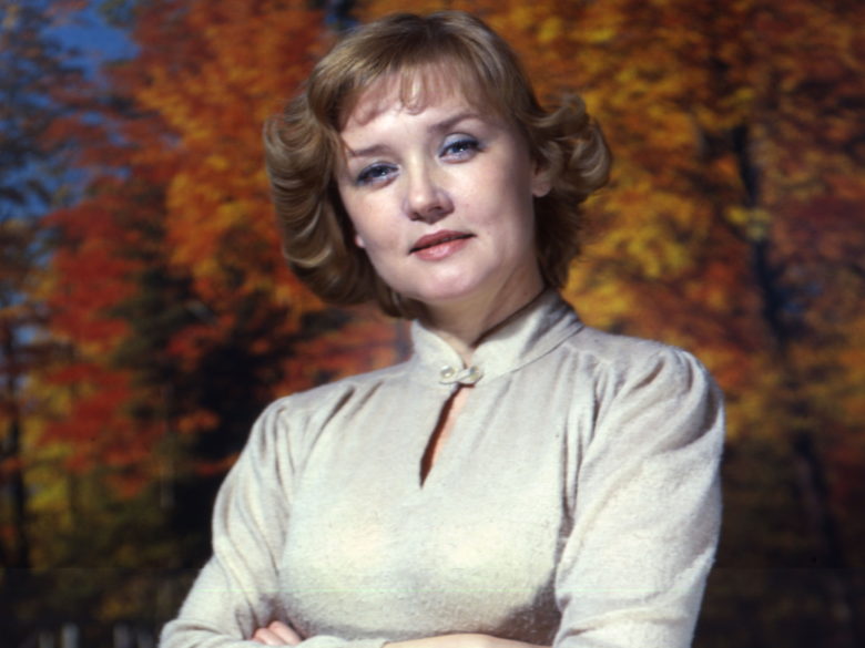 Белоснежный гроб и рыдающая Меньшова: как прошло прощание с Верой Алентовой