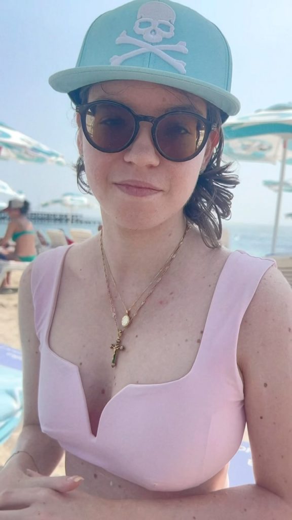 «Будут после моего ухода присматривать за ней»: певица Лолита обеспечит опекунов особенной дочери