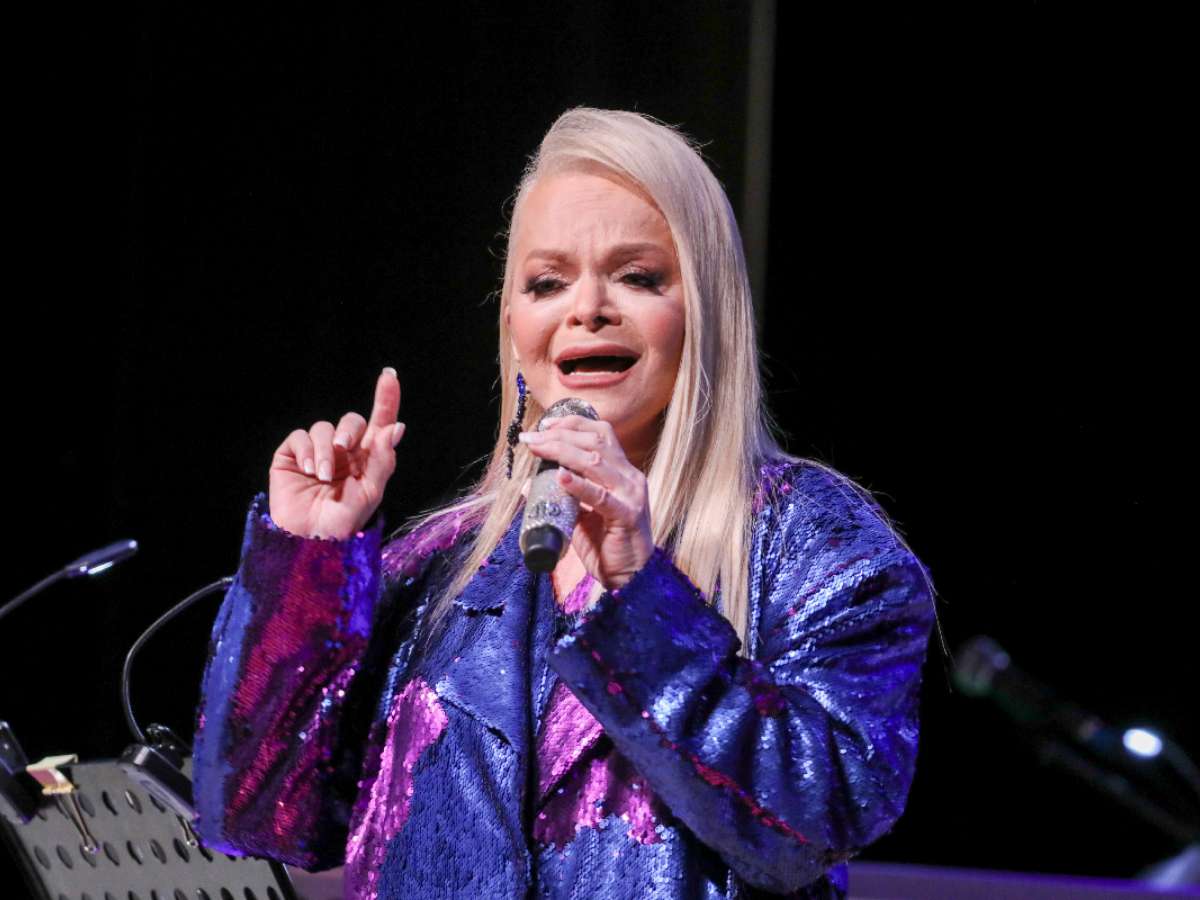 «Ее выставят приставы»: Долина все еще не пускает Лурье в отсуженную у нее квартиру