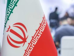 Грозит брак в 9 лет: россиянка пытается спасти маленькую дочь от отца-иранца