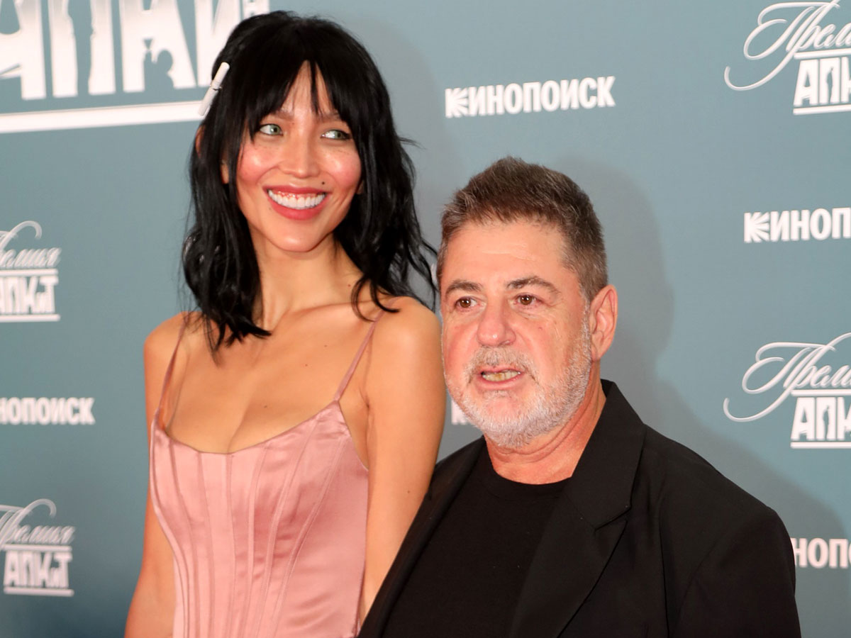 «Грудь уменьшилась втрое»: тающая на глазах жена Цекало снялась топлес