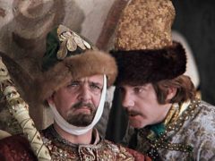 Новогодняя телепрограмма на 31 декабря 2025 года: где покажут советскую классику, а где недавние хиты