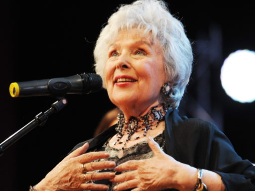 «Она всю жизнь его любила»: почему Александра Равенских простила отца за роман с Верой Васильевой