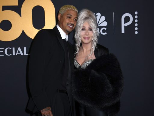 Певица Шер выходит замуж: жених моложе на 40 лет