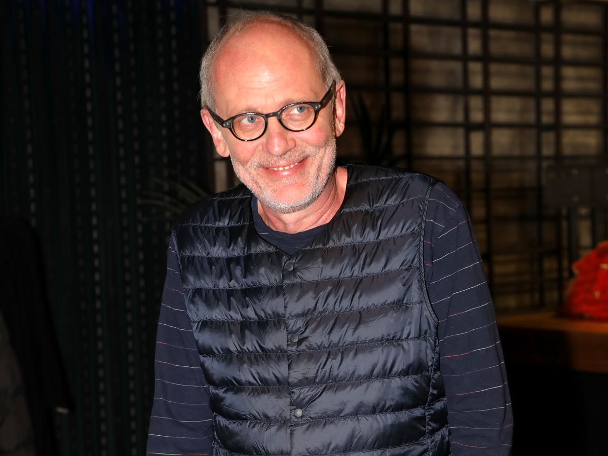 «Прикидывается молодым?»: женившийся на юной красотке Гордон устроил странное шоу на публике