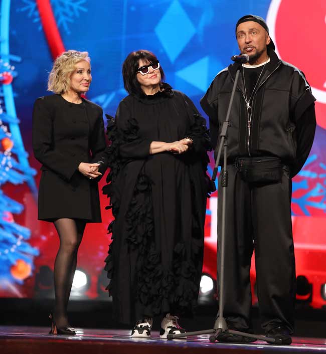 Слева Елена Лапик, генеральный директор, продюссер премии Марка №1 в России, Валентина Ростовщикова, председатель правления Fashion Hub Russia, Игорь Гуляев, модельер, телеведущий.