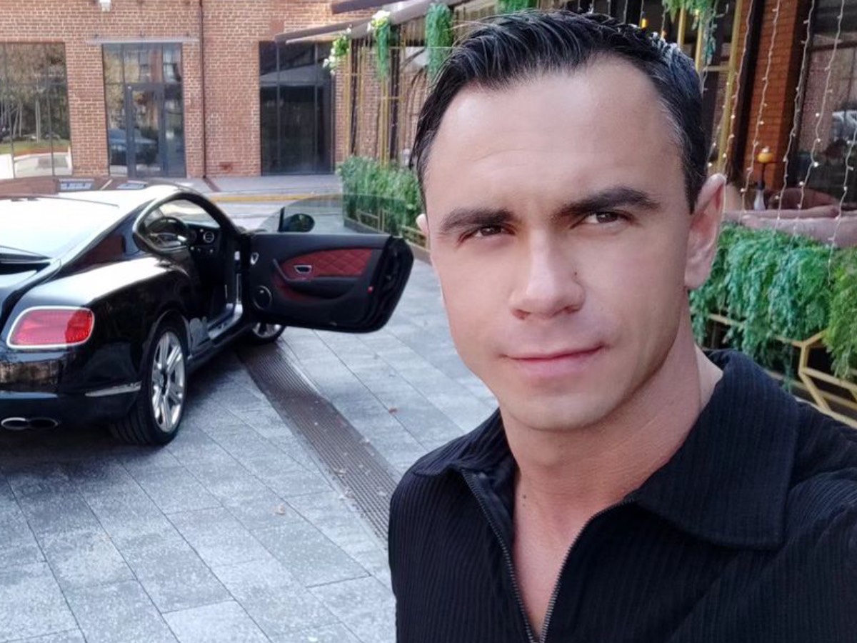 «Свято место пусто не бывает!» Самый горячий стюард «Аэрофлота» Даниил Ламас развелся с женой