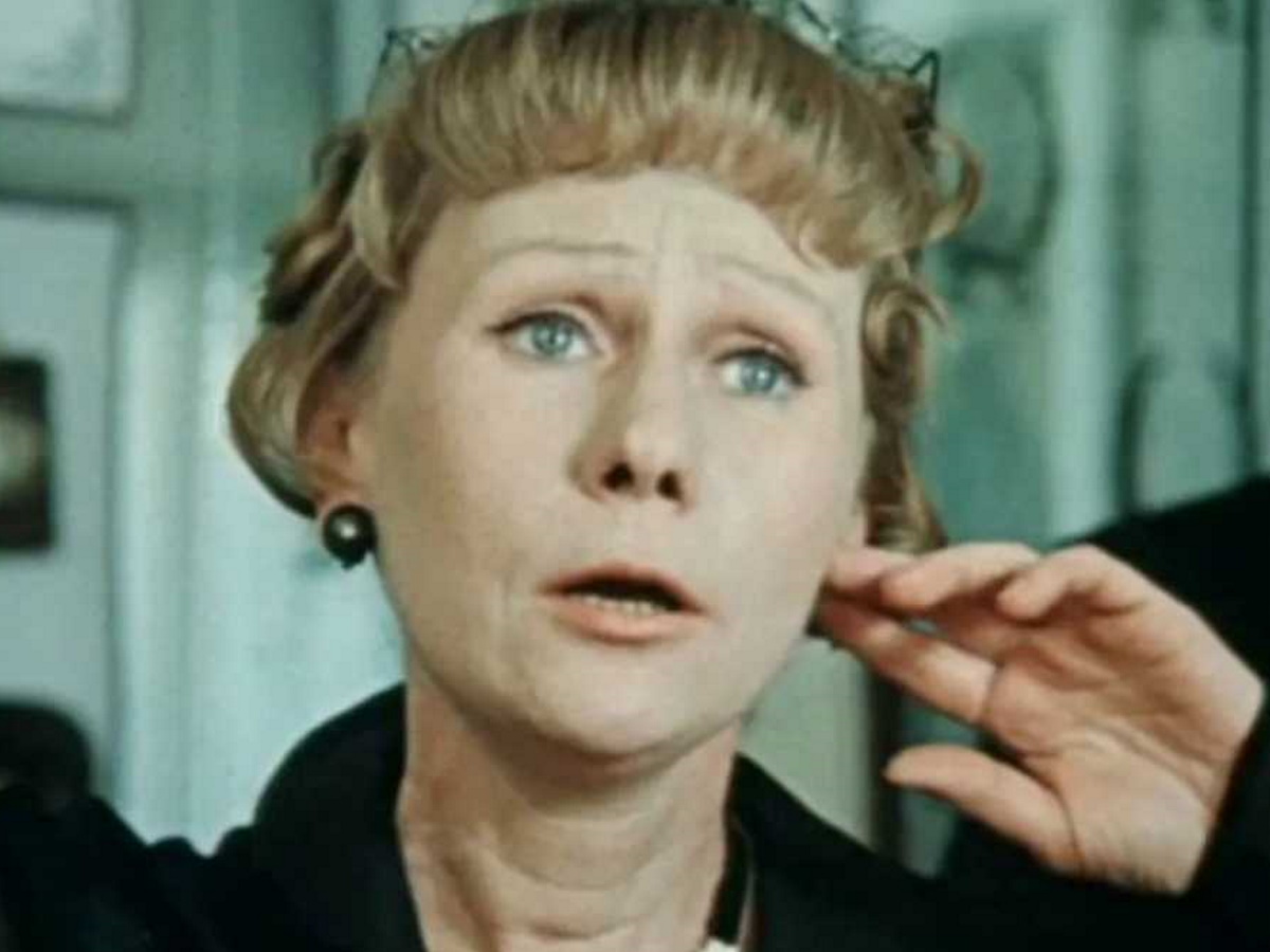 Три брака, алкоголизм и нелепая смерть из-за яблока: трагедия звезды «Покровских ворот» Елизаветы Никищихиной