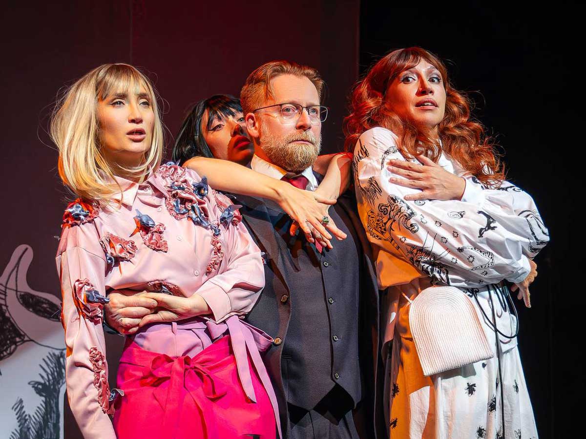 YAteatr Ярославы Славской покажет комедию нравов «ИИстринские ведьмы». Промт на любовь