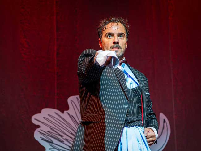 YAteatr Ярославы Славской покажет комедию нравов «ИИстринские ведьмы». Промт на любовь