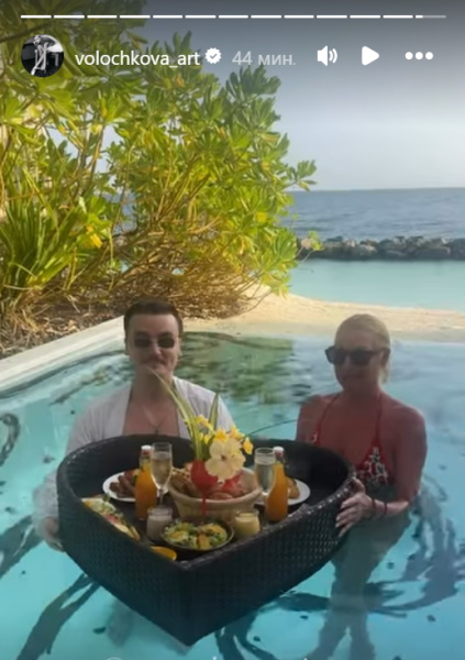 «Устала раздвигать ноги!» Полуголая Волочкова показала утреннюю идиллию с 26-летним Марчелом