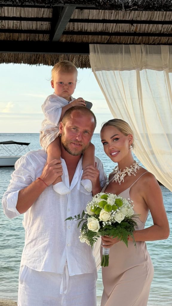 «Быть рядом с тобой — настоящее счастье»: Мария Погребняк снова сыграла свадьбу