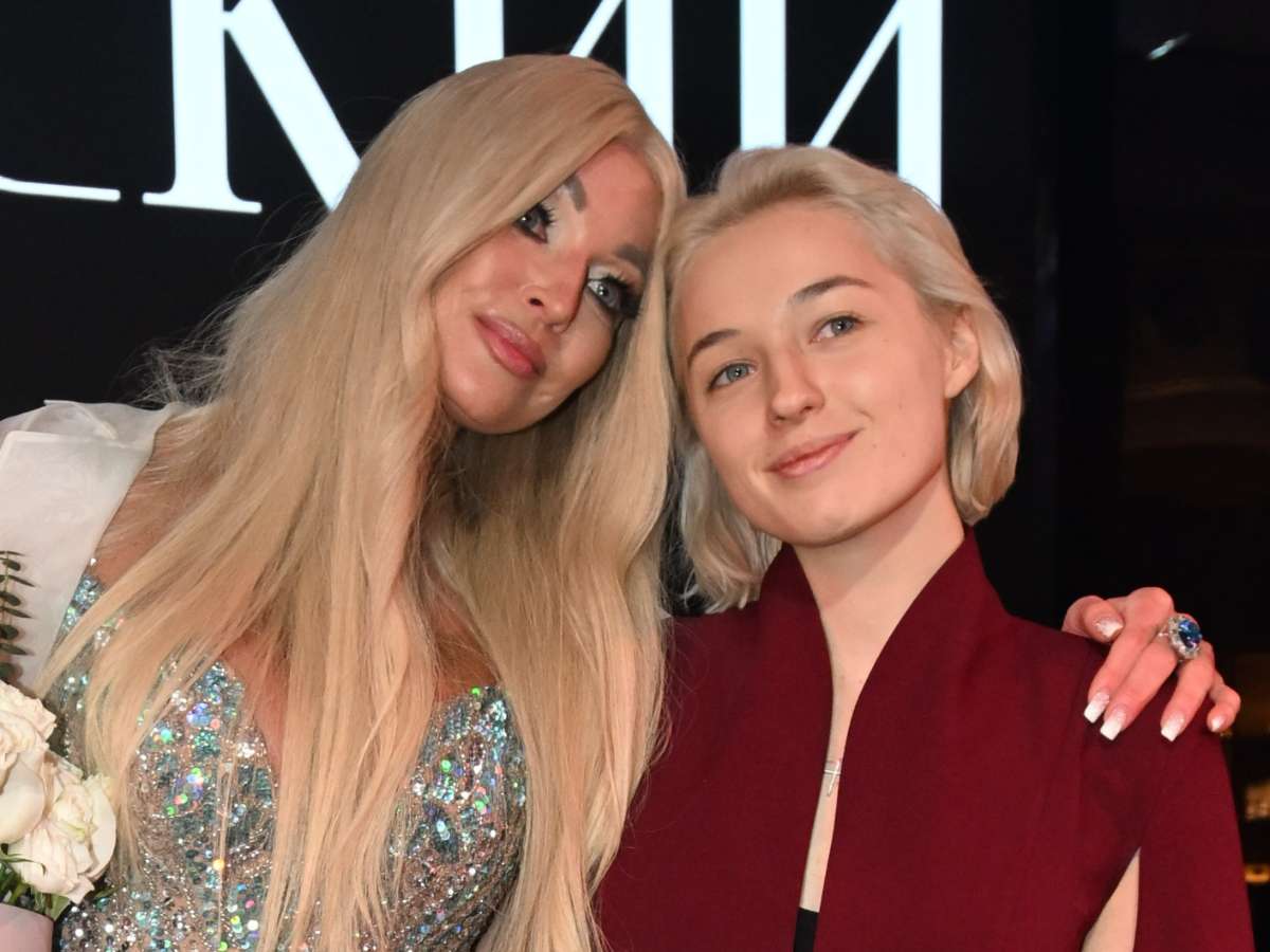 «Они гораздо ближе мне, чем кровные родственники»: Анастасия Волочкова отпразднует 50-летие с чужими людьми