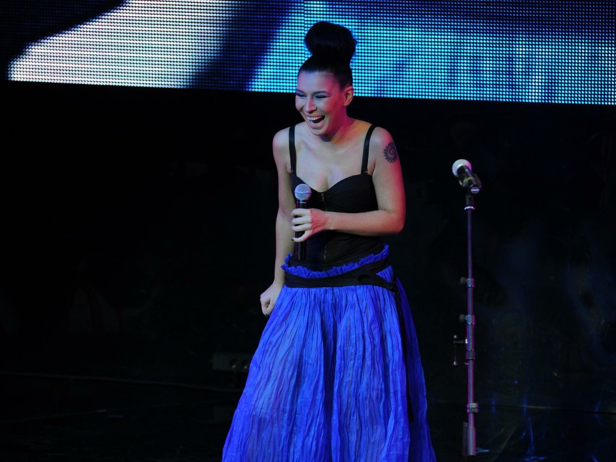 И любимого показала, и колечком сверкнула: певица Елка вышла замуж?