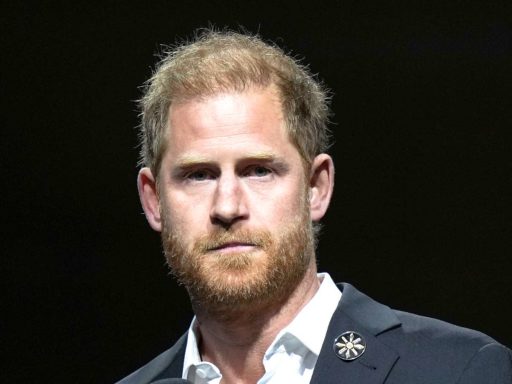 «Карл - король, а не прислуга»: потерявшего берега принца Гарри поставили на место