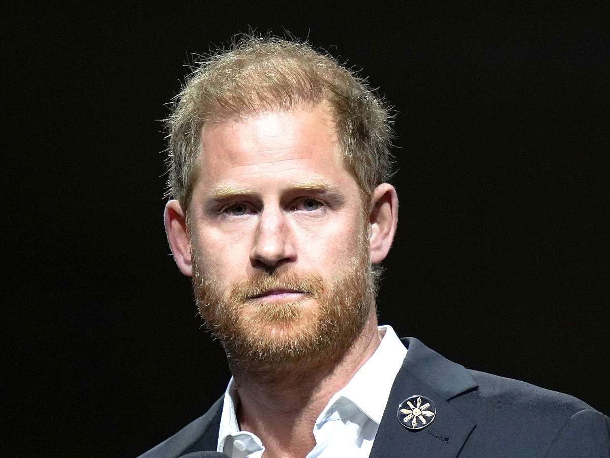 «Карл - король, а не прислуга»: потерявшего берега принца Гарри поставили на место