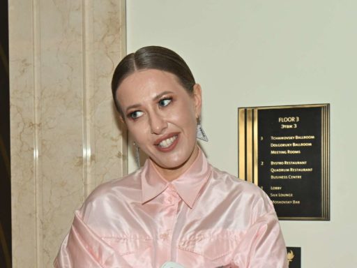 Ксения Собчак в Куршевеле сделала «паровозик» с Патрисией Каас: видео