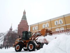 Метровые сугробы и новые снегопады: какая погода придет в Москву с 12 января