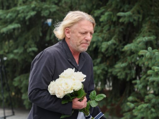 Названа причина смерти известного телеведущего Александра Олейникова