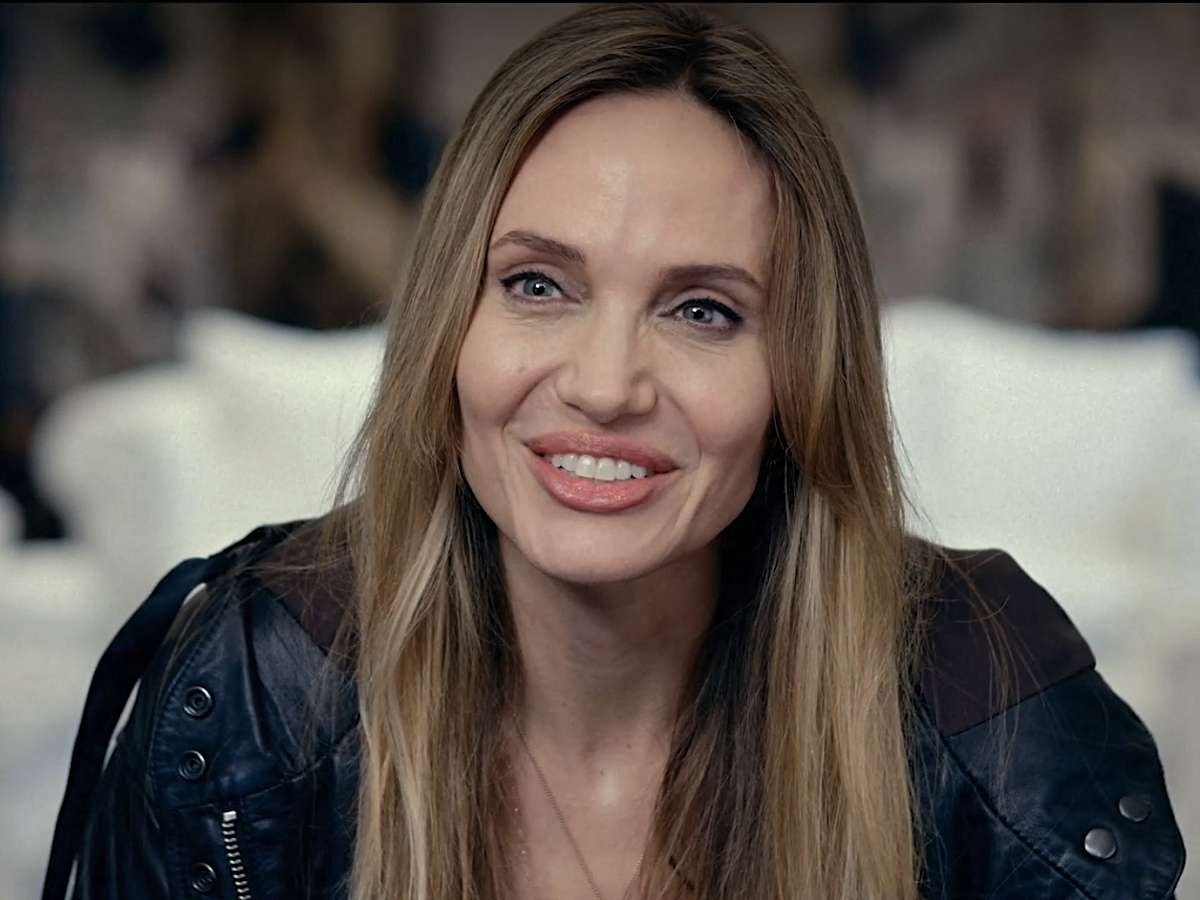 «Не купается в деньгах»: Анджелина Джоли стремительно распродает имущество