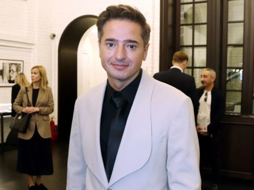 «Очаровательный бутузик»: Иван Стебунов поделился умильными кадрами полугодовалого сына