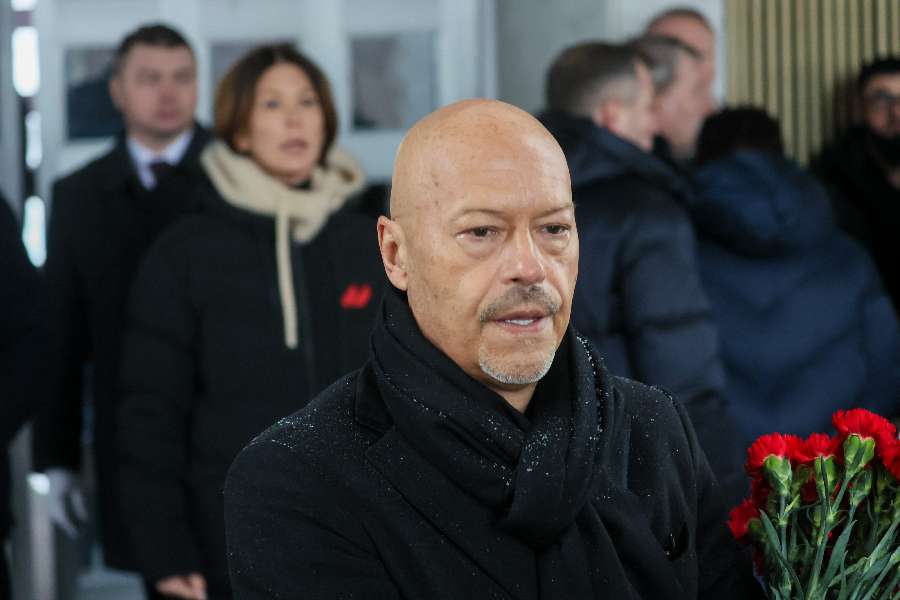 Скорбящий Эрнст, плачущая Долина и убитая горем дочь: как прошло прощание с Александром Олейниковым