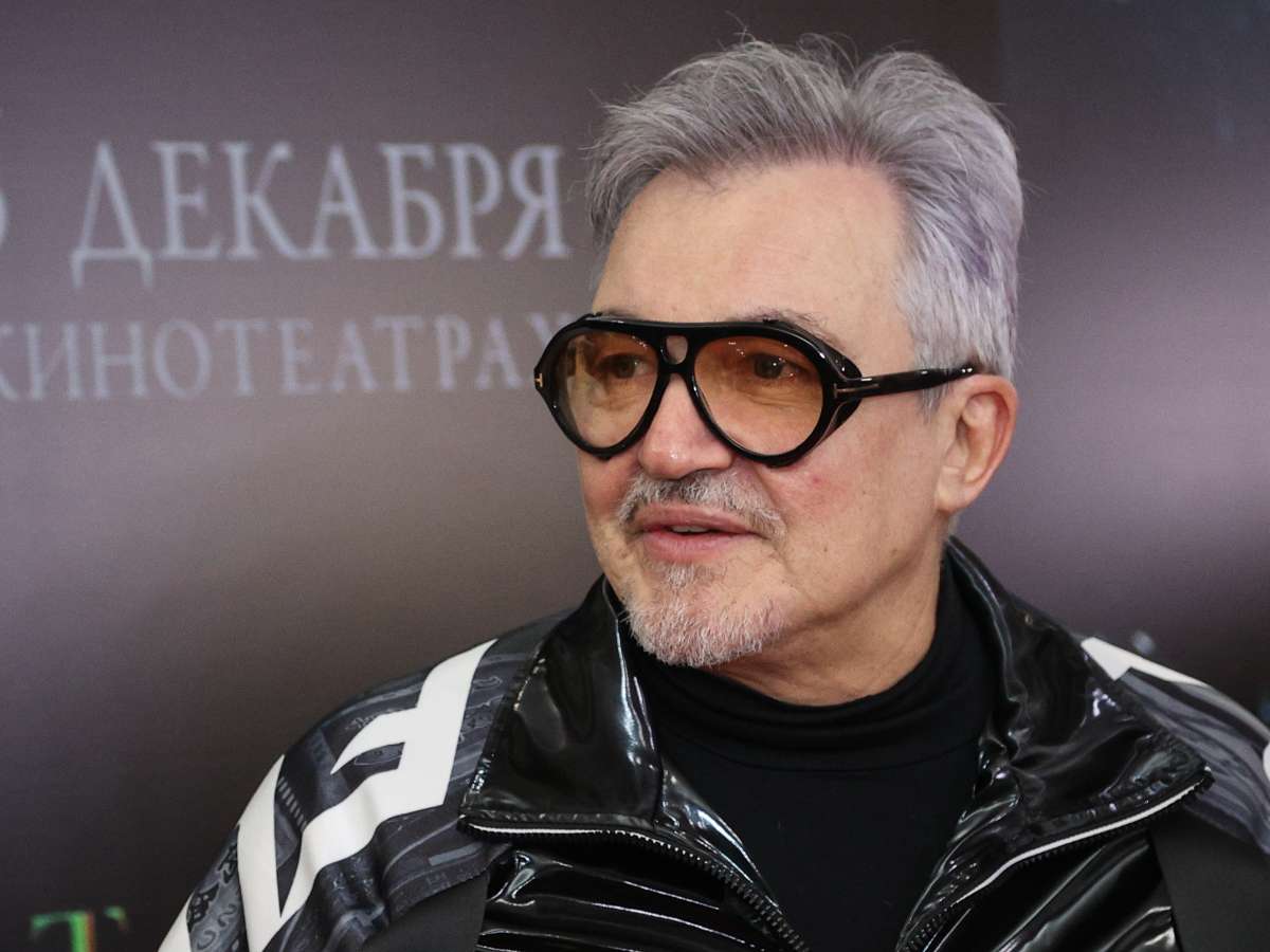 «Словно 20 лет женаты»: сияющий Дибров вышел в свет с новой возлюбленной