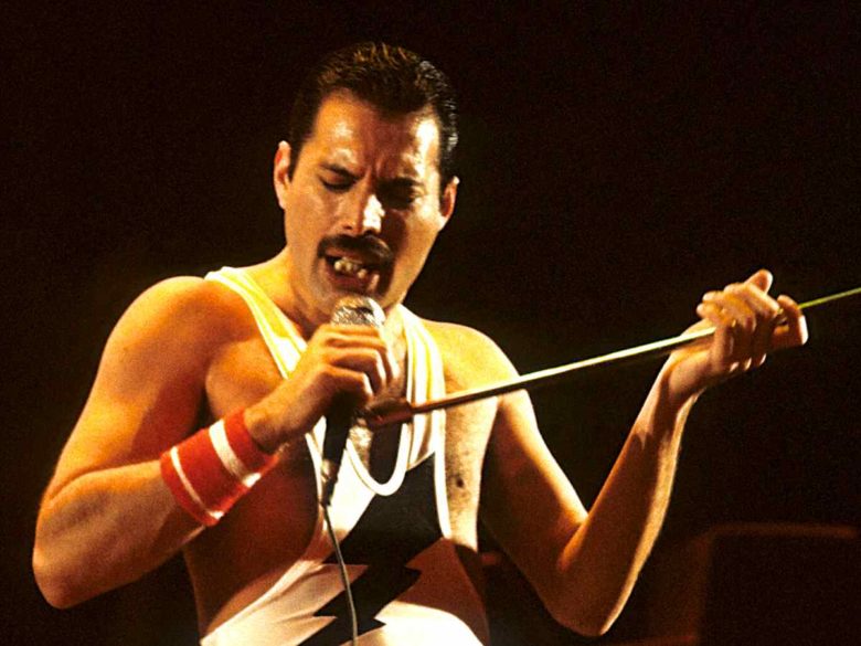 «Теперь она с отцом»: тайная дочь Фредди Меркьюри умерла в 48 лет