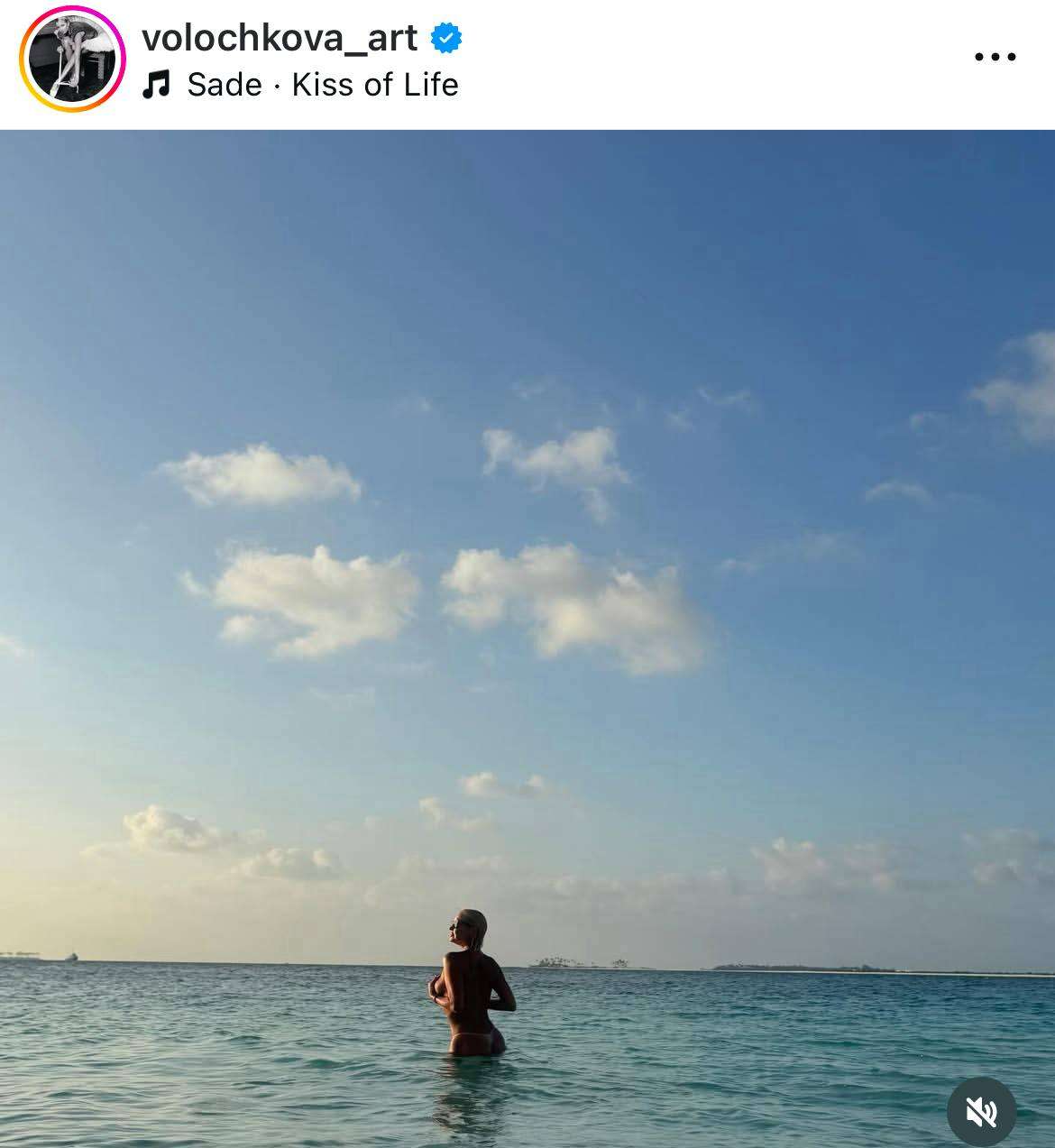 «У нее грудь вставная?» Полуобнаженная Волочкова поразила своим телом